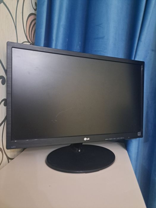 Монитор 22дюймовый LG с VGA разъёмом! Для видеонаблюдения!