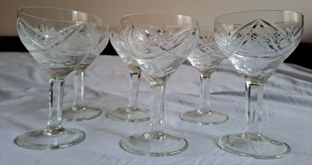 Set 6 pahare sticla transparenta model floral
De la 23 noiembrie 2025