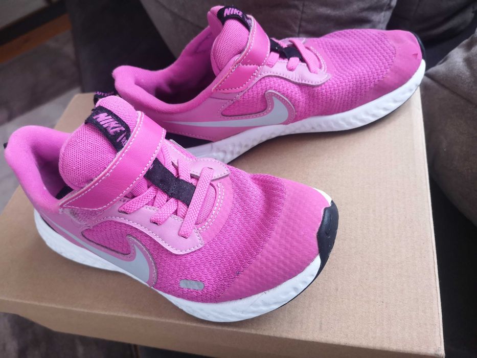 Маратонки Найк и Адидас