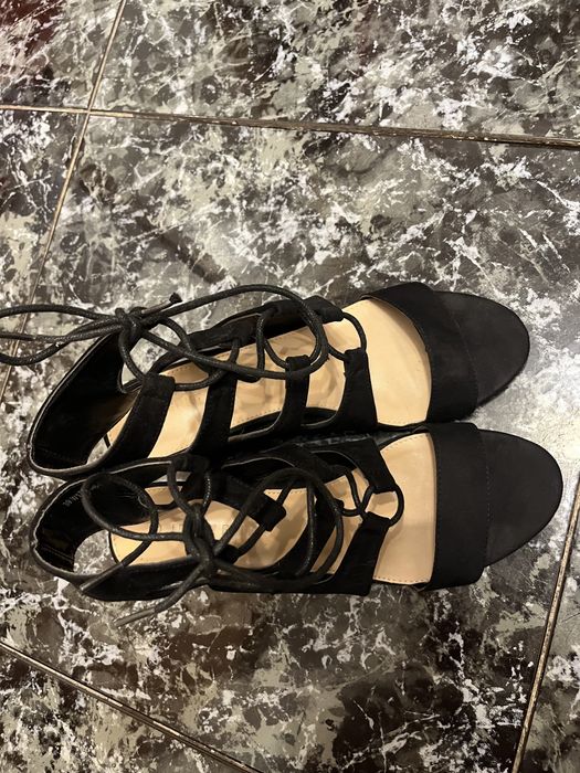 Sandale negre cu toc