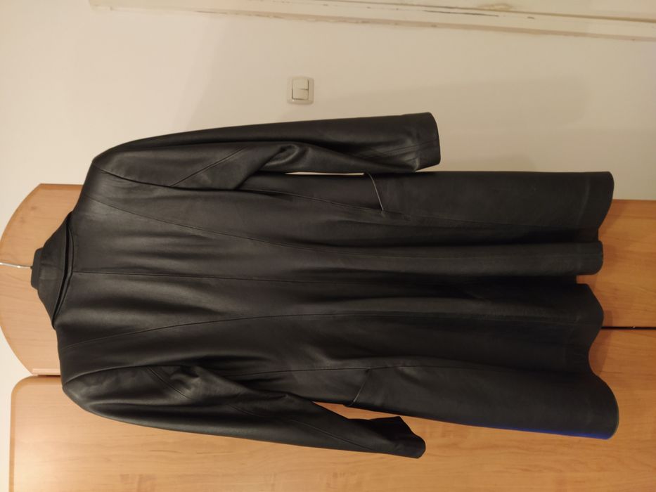 Vând haina de piele