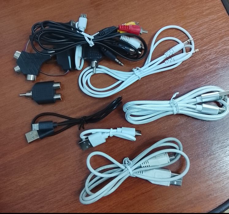 Зарядки и кабеля