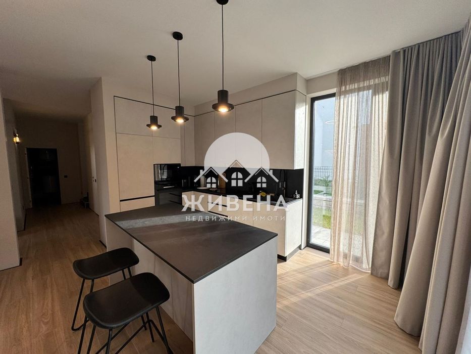 Отдавам двуетажна къща под наем, м-т Зеленика, 197 кв.м, с морска гле