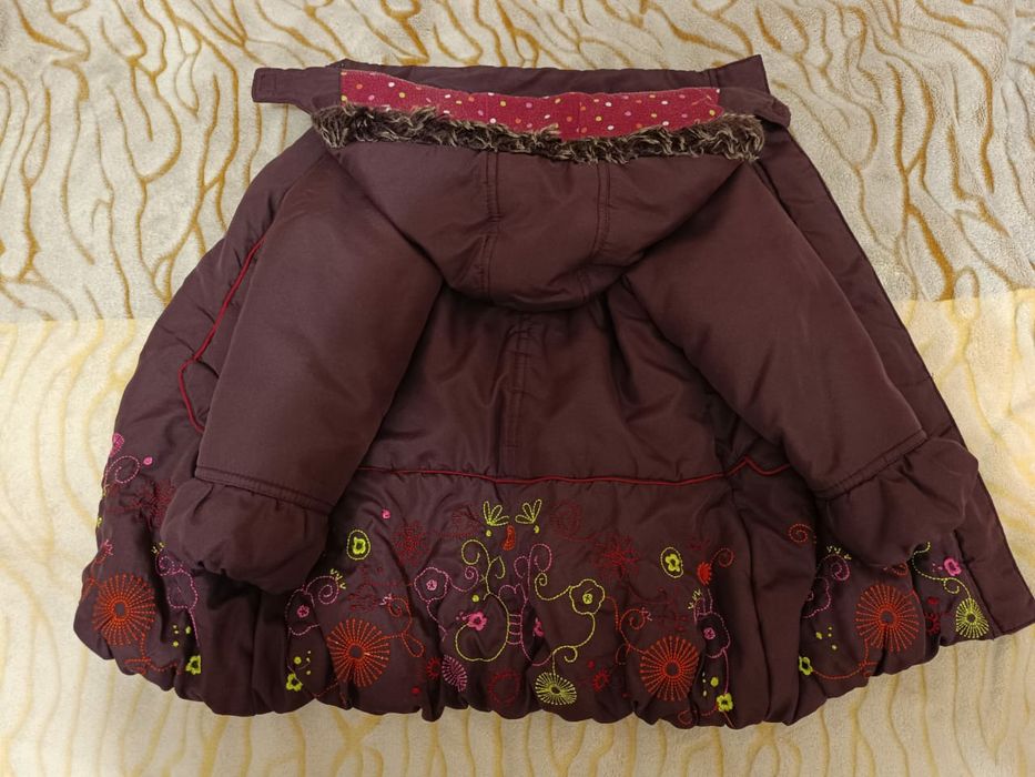 Куртка на весну/осень на девочку 4-5лет.