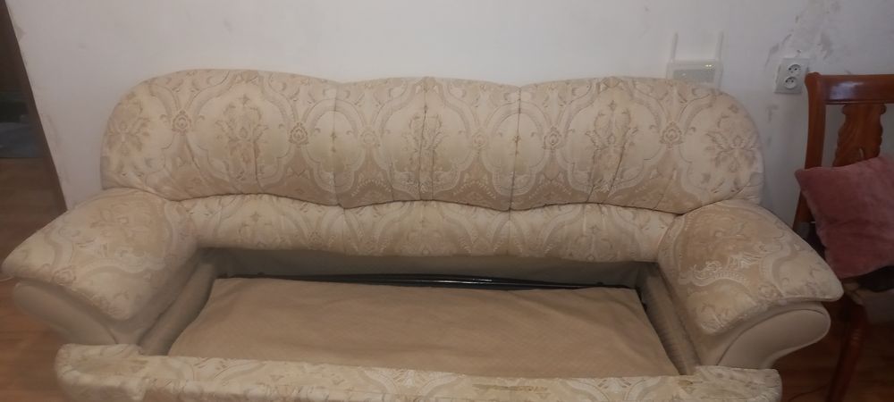 Диван с двумя креслами