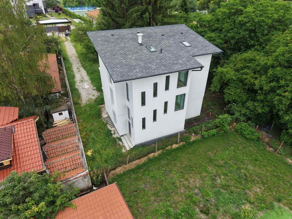 3-етажна КЪЩА в с. Пролеша