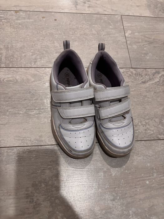 Крассовки для девочку