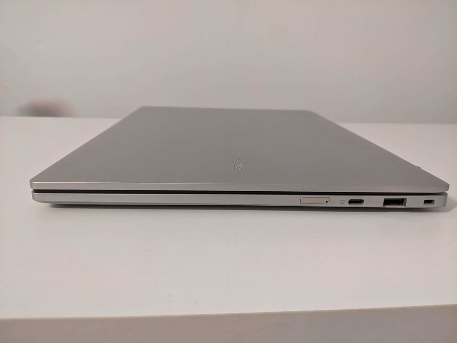 Laptop Samsung Galaxy Book 2 Go SnapDragon 7cPlus Gen 3 5G 8Gb Ram 256 Gb SSD