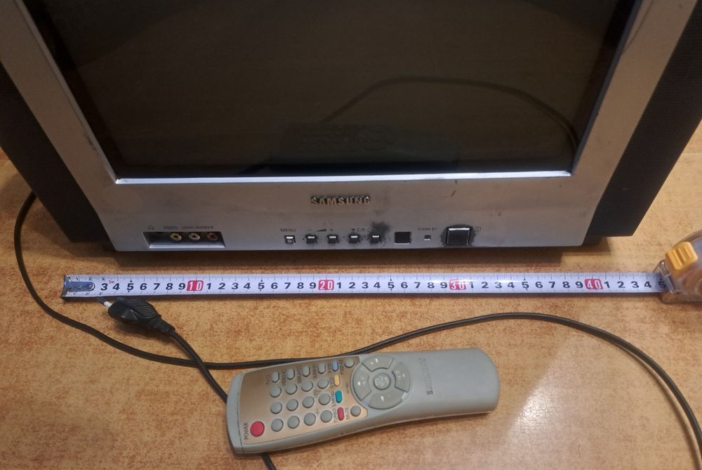 Телевизор Самсунг с пультом