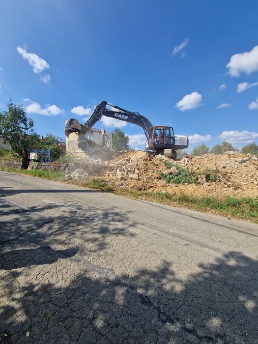 Inchiriez excavator 23 T pe senile, 10 T pe roti si 5 t pe senile