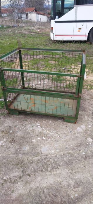 Метални палети каси