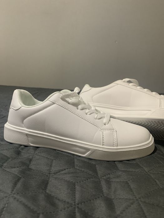 Бели обувки еко кожа