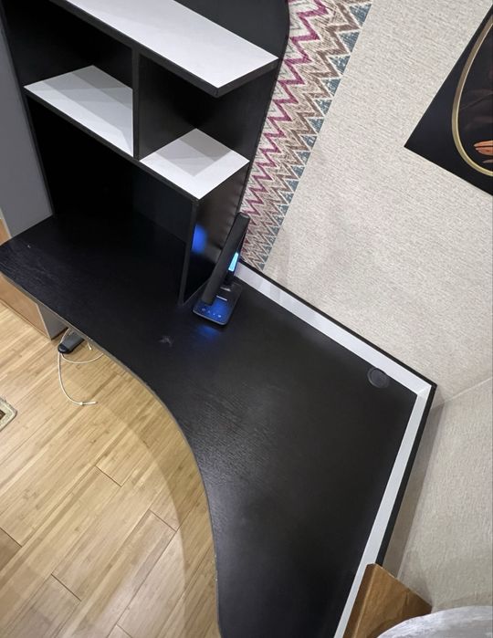 Продам стол с полками