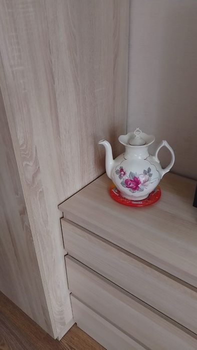 Продам фарфоровый чайник