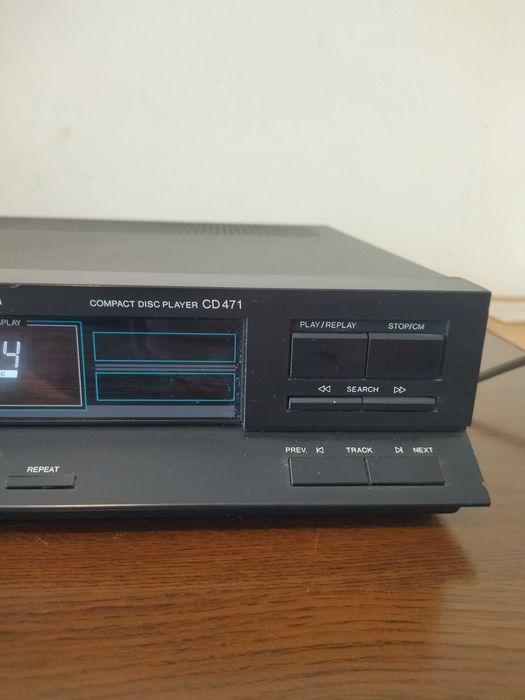 Продавам CD плеър PHILIPS CD471