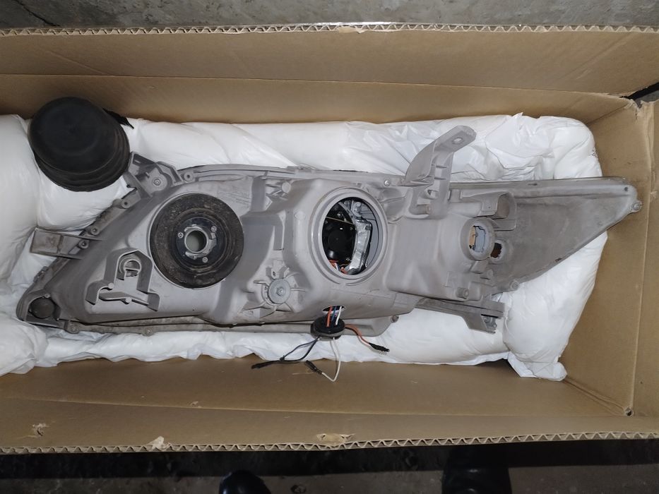 Фары от камри 40 комплект