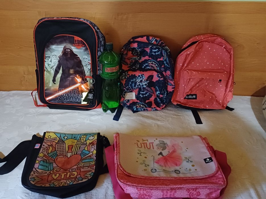 Лот от ранички и чанти за деца