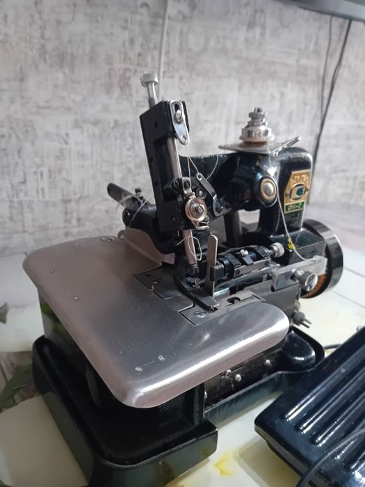 Продаётся оверлог б/у