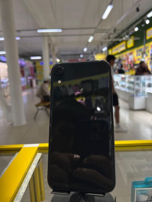 Телефон iPhone XR