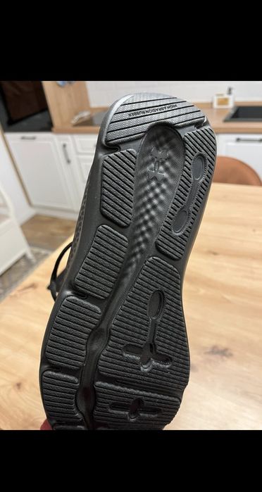 Adidasi Under Armour