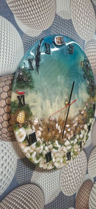 Ръчно изработен стенен часовник от епоксидна смола