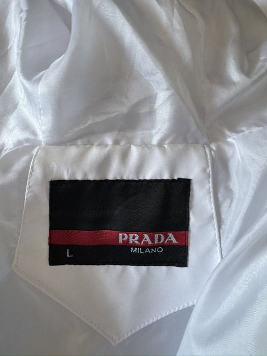 Бяла ветровка Prada