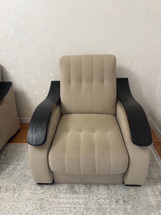 Продам диван и два кресла