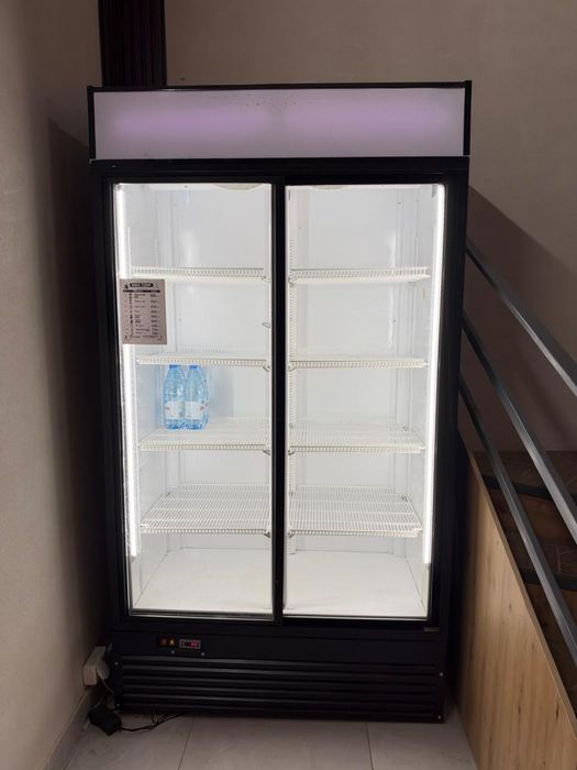 Продам витринный холодильник