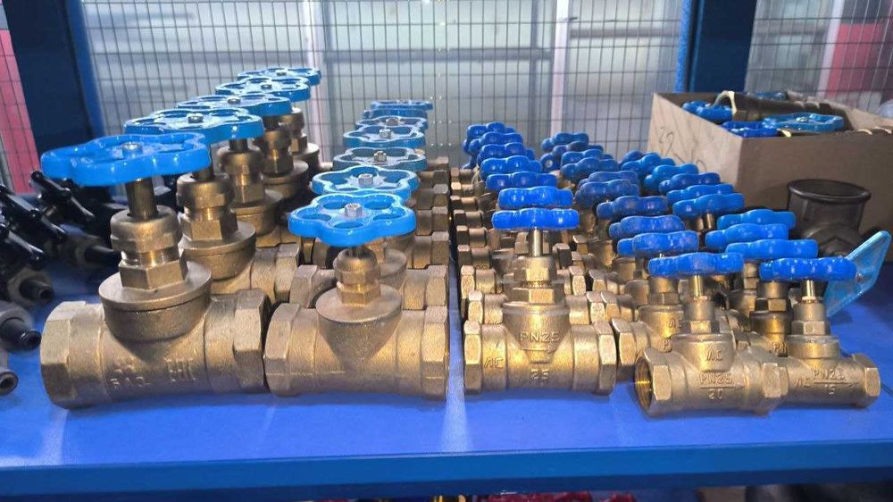 Клапан (вентиль) 15б3р муфтовый латунный