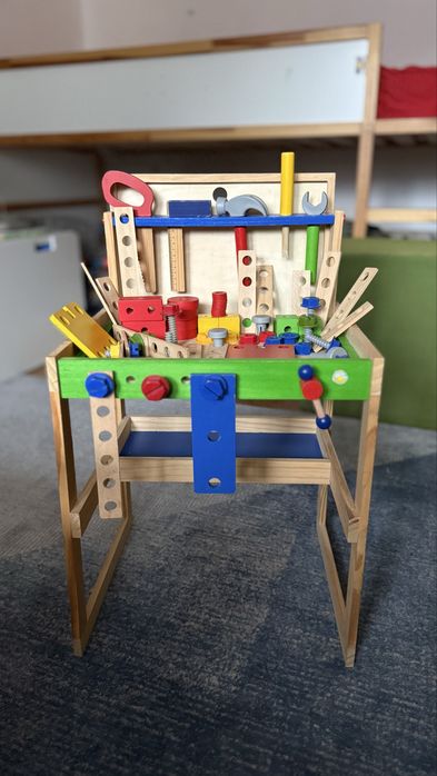 Banc de lucru cu unelte si scule, totul din lemn, set complet .