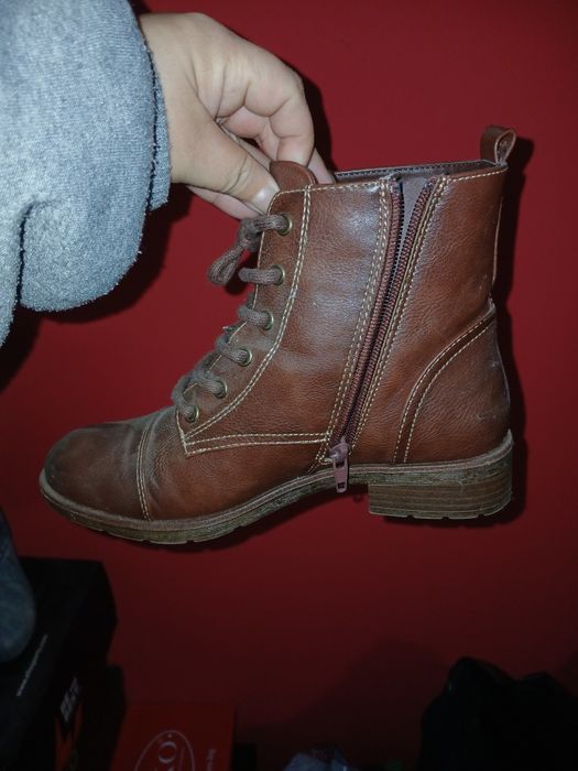 Различни дамски боти ,ботуши и обувки