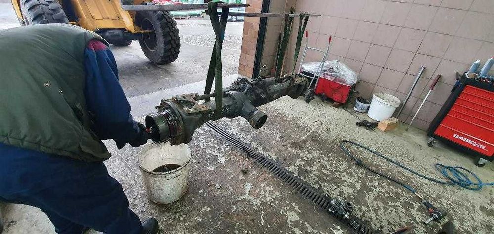 Dezmembrez tractor Fendt 412