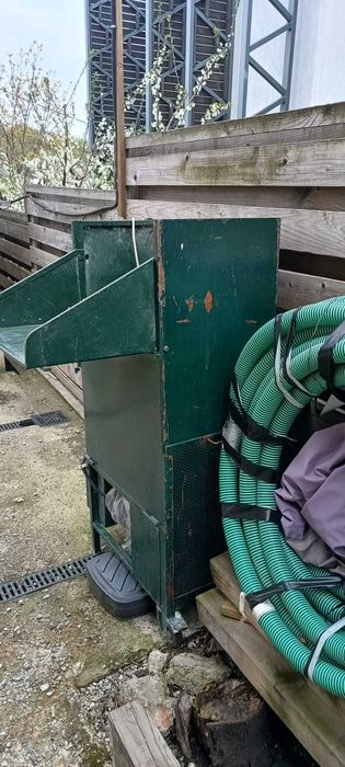 Utilaj de injectat fibra de celuloza. Stare perfecta de functionare.