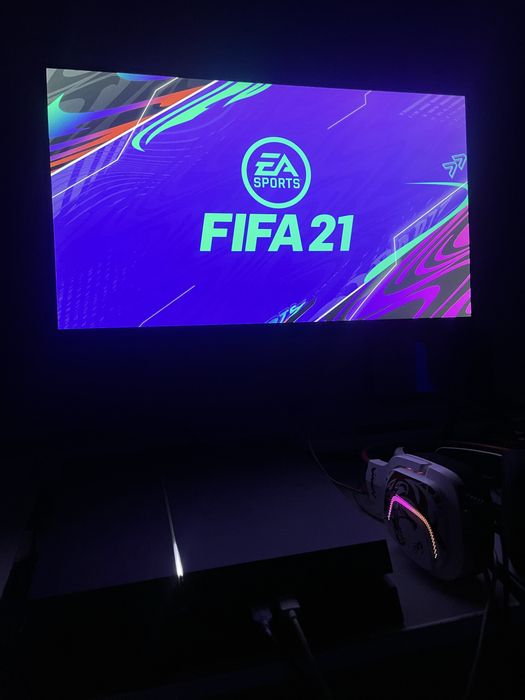 PS4 1TB + 5 игр + 2 джойстика