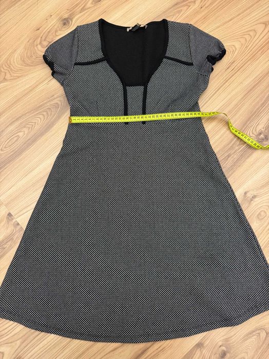 Разпродажба на официални рокли размер S