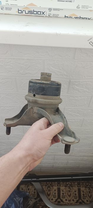 Камри 55 опора двигателя правая