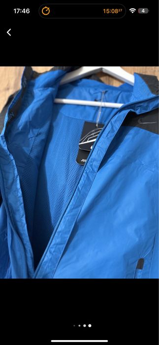 Ветровка Nike с капюшоном