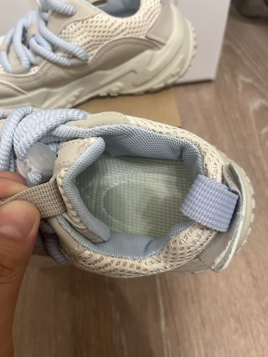 Легкие кроссовки 30 размер