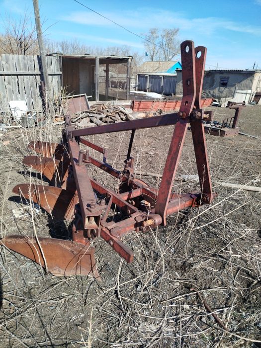 Продам 4-х корпусный плуг от дт75