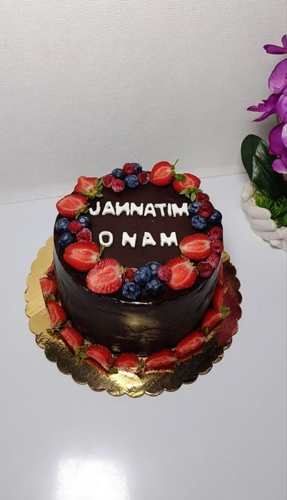 Tort va shirinliklarga zakas olaman.