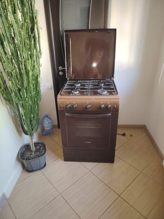 Продам газовую плиту Гефест