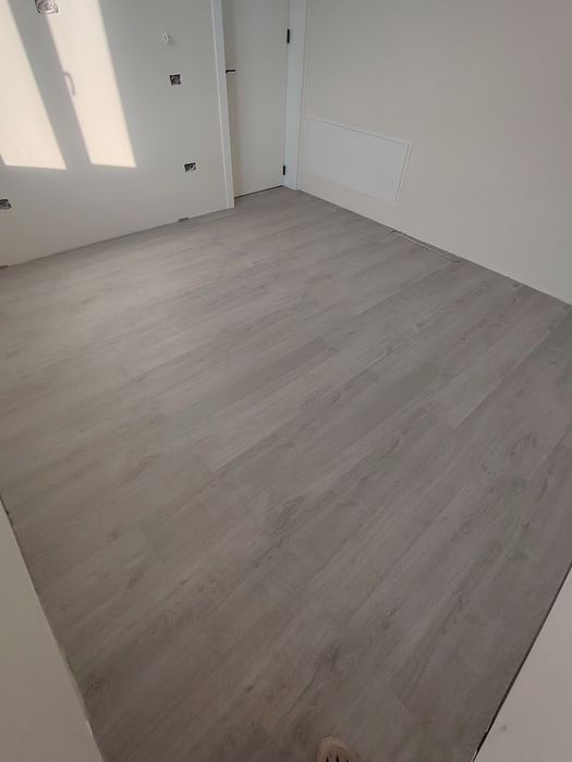 Montaj Uși Interior și Exterior | Montaj Parchet SPC și Laminat | Plinte MDF/PVC | Asamblare Mobilă