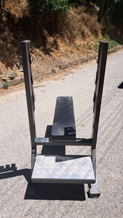 Лежанка права с тесни рамене