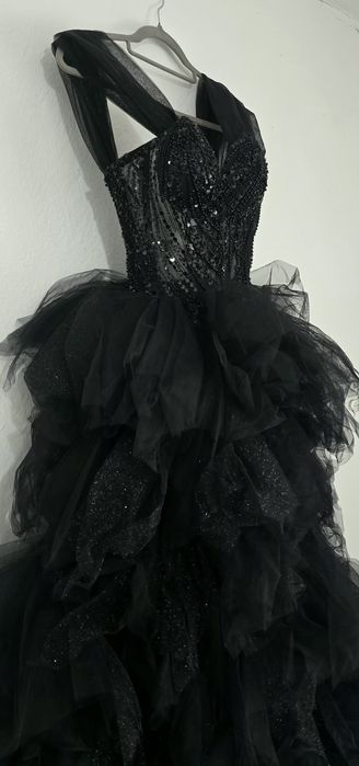 Бална рокля , Дантела