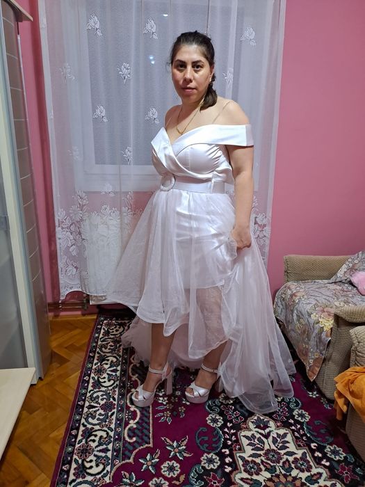 Vând rochie purtata o singura data