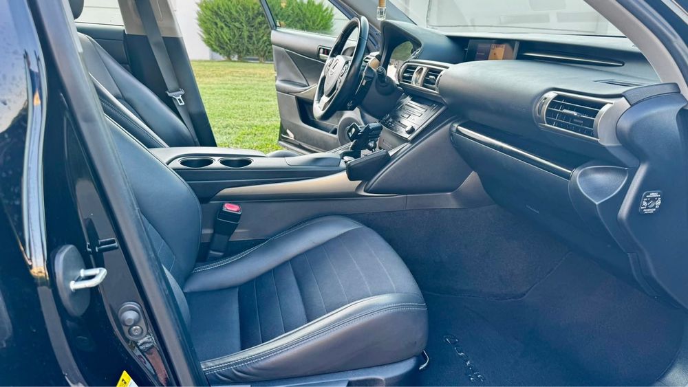 Lexus IS300h  2.5hybrid
