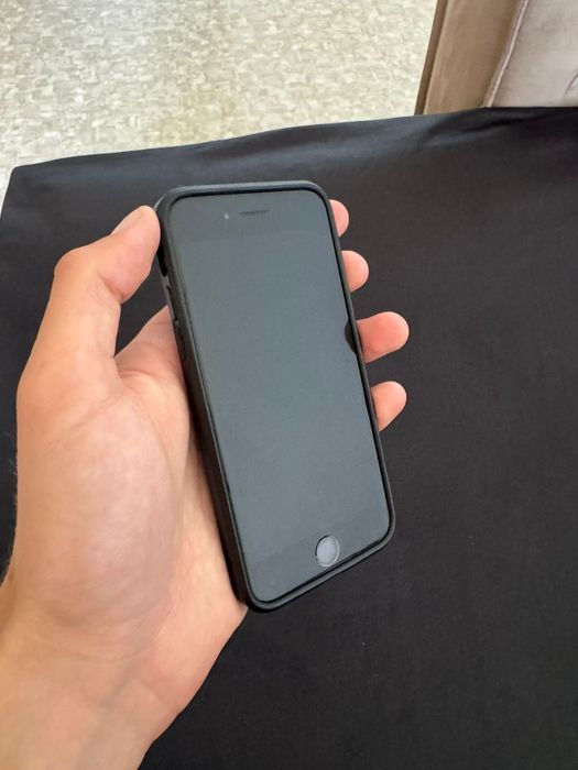 Iphone  се2020  на 128г