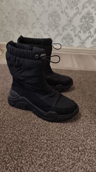 Продам зимнии ботинки