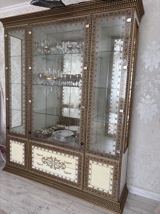 Сервант для гостиной комнаты