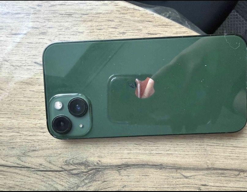 Срочно продаю Айфон 13/90